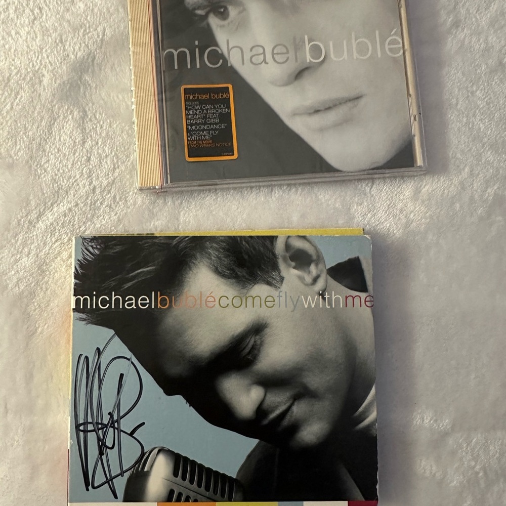 Michael Bublé Come Fly With Me signed Album. Missing one disc - Picture 2 of 5